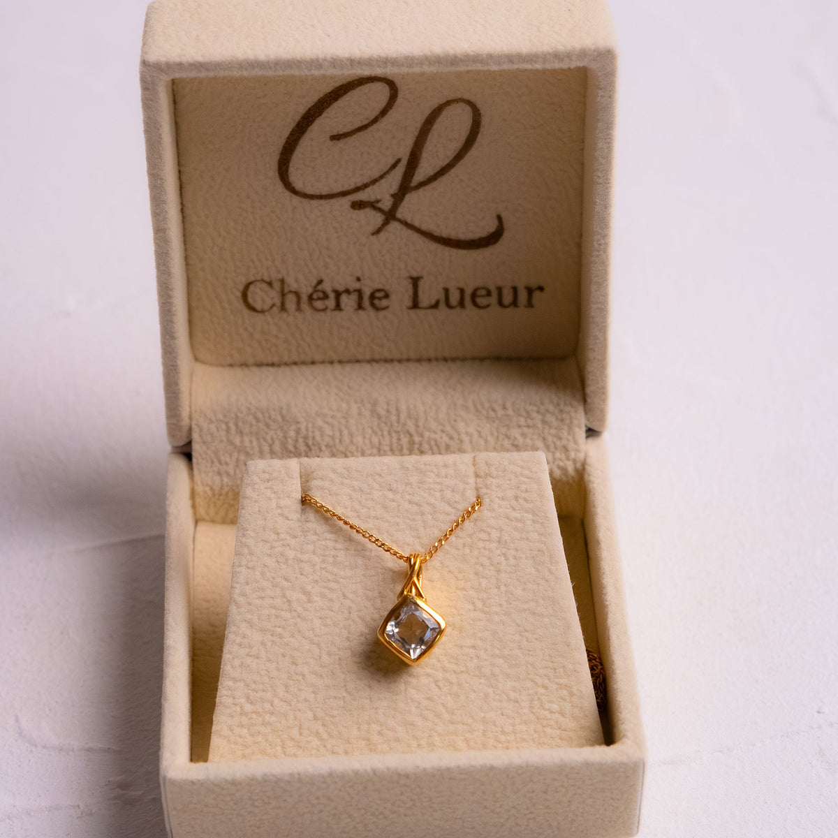 White Topaz elowynn Necklace - CLJ910W