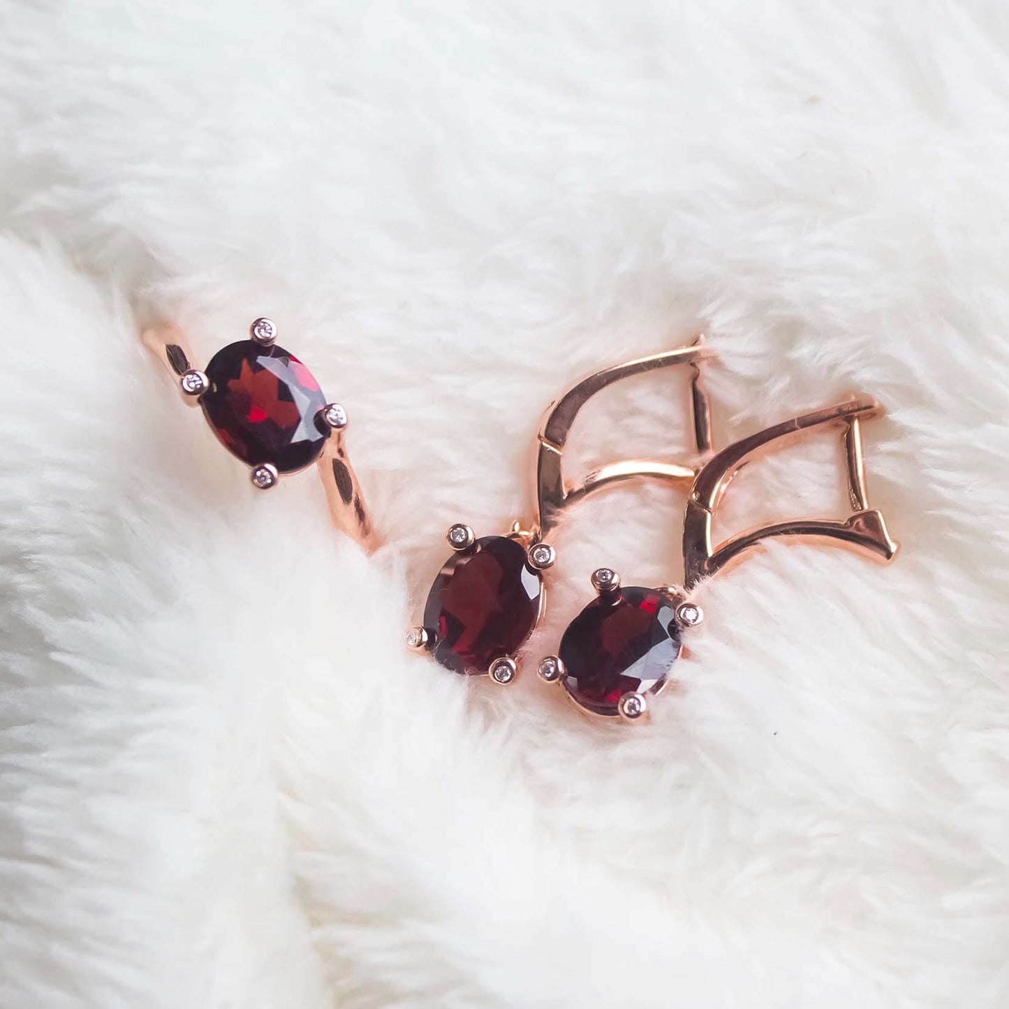 Garnet Cora Earrings - CLJ447