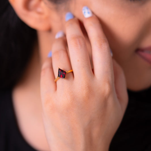 Garnet Evanna Ring - CLJ946